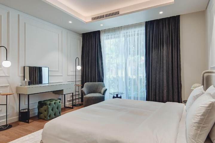 Room 21 of 198