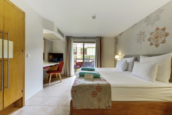 Room 2 of 108
