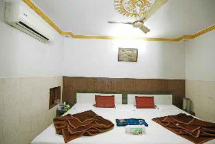 Room 10 of 38