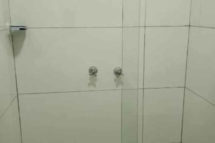Room 8 of 10