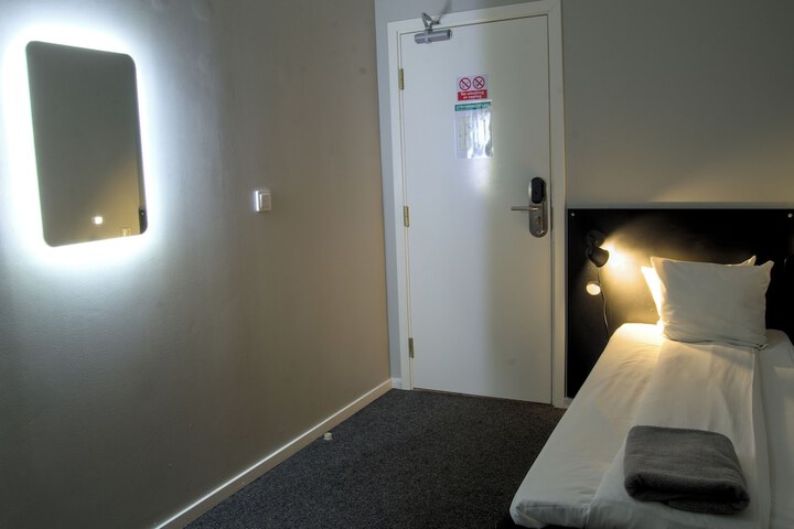 Room 62 of 128