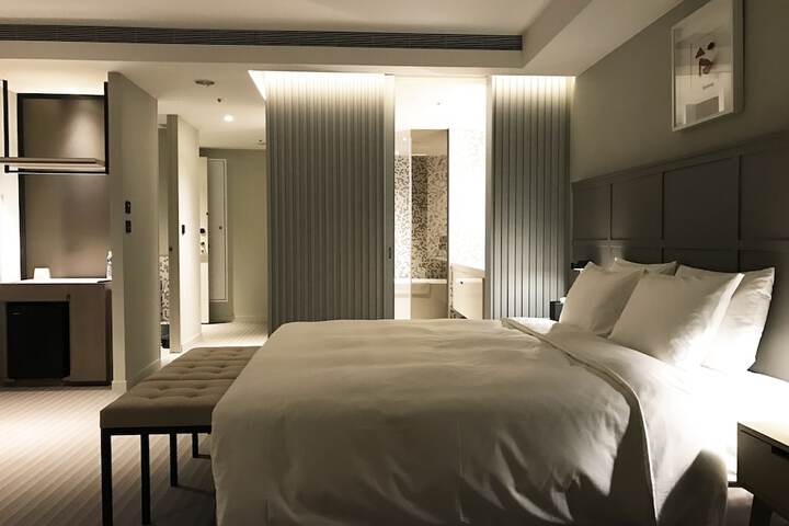 Room 12 of 83
