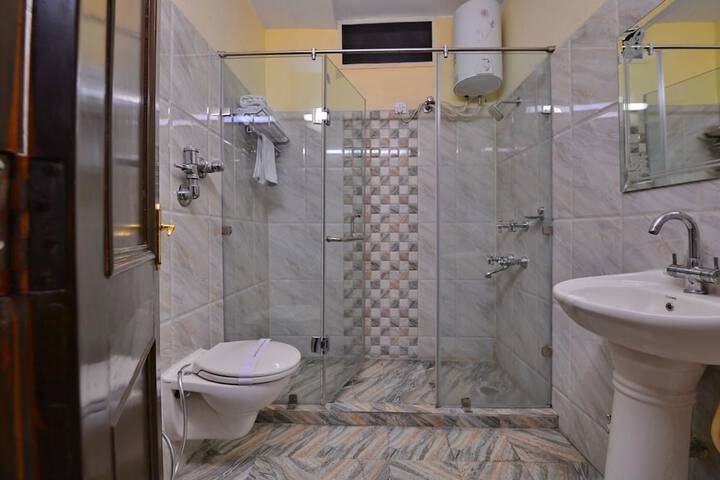 Room 11 of 21