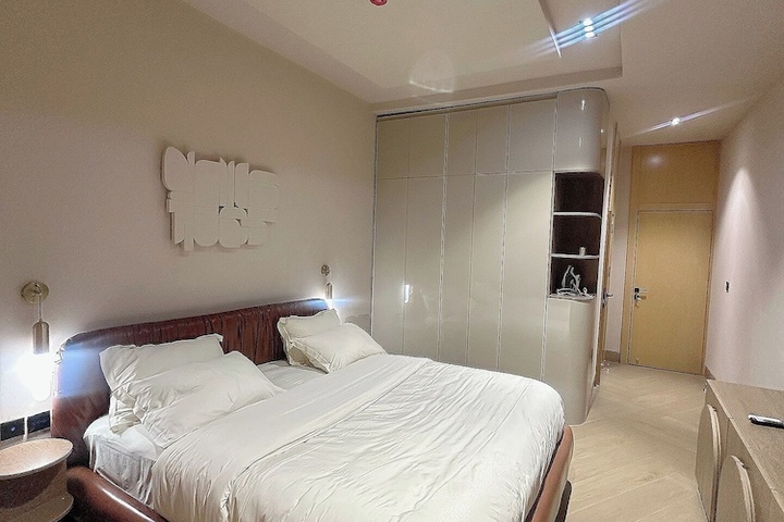 Room 10 of 31