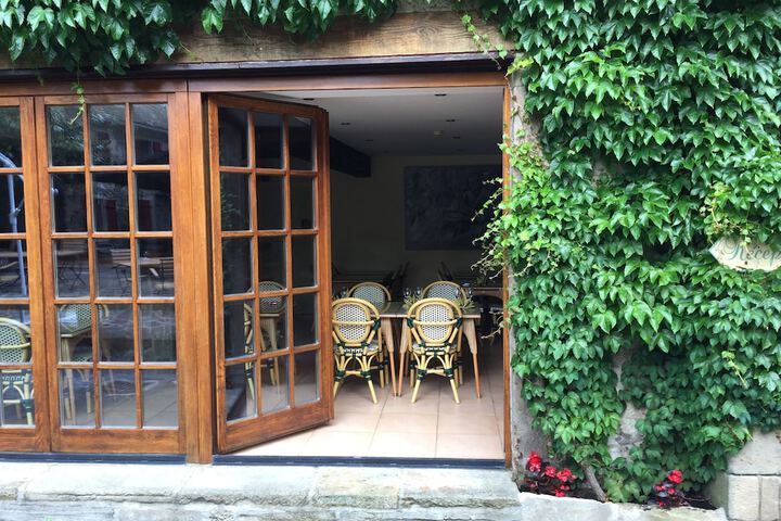 Dining 40 of 68