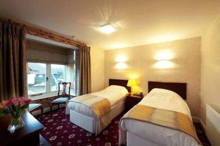 Room 9 of 25