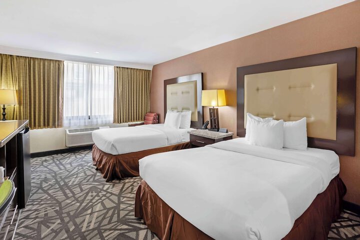 2 Double Beds High Speed Internet Accessible Microwave and Refrigerator, Coffee Maker, Hairdryer Iron and Ironing Board Full Breakfast (4 of 9)