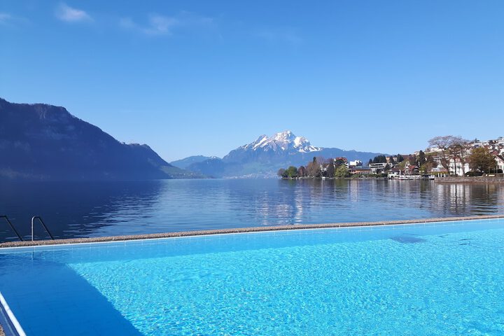 Hotel with Pool