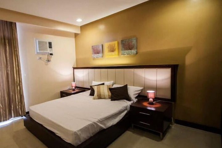 Room 2 of 35