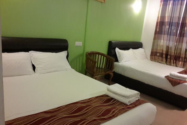 Room 4 of 9