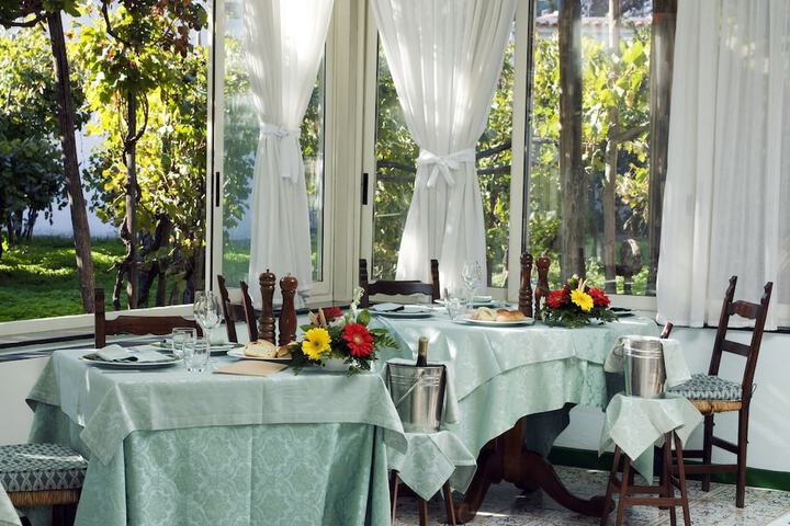 Dining 54 of 91