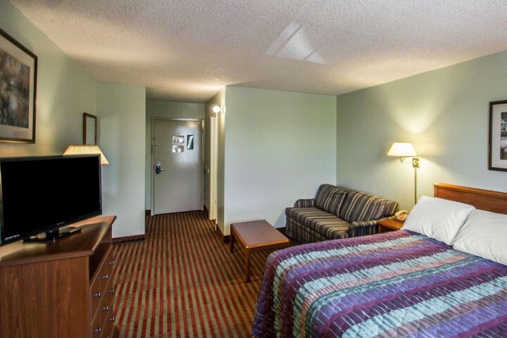 Room 7 of 24