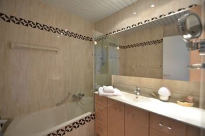 Room 2 of 13