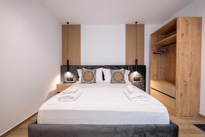 Room 28 of 81