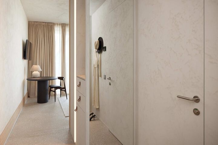 Room 11 of 62
