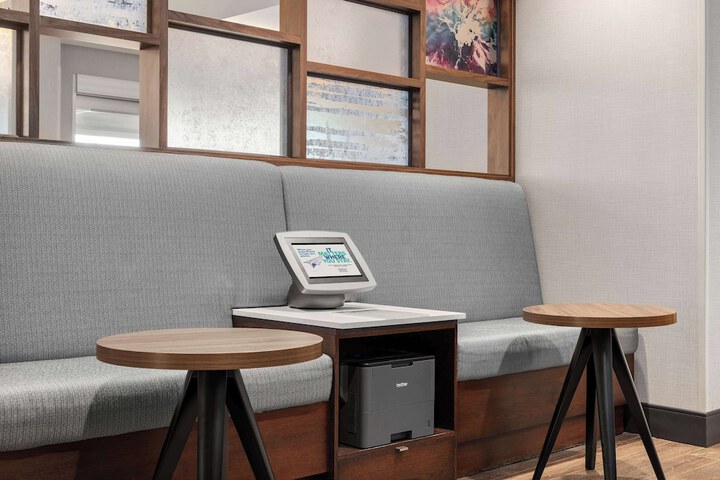 Business Center 80 of 84