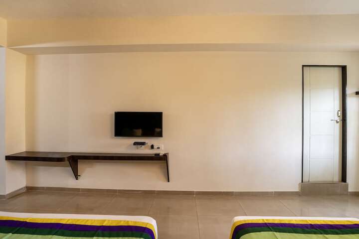 Room 33 of 46