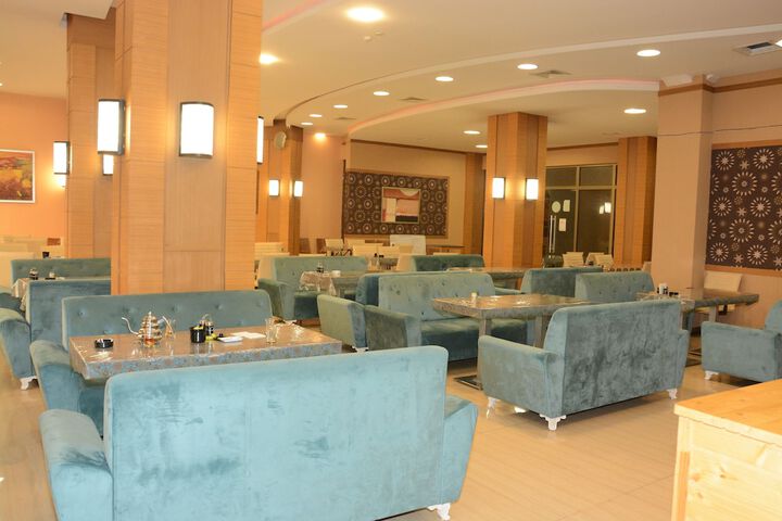 Dining 14 of 17
