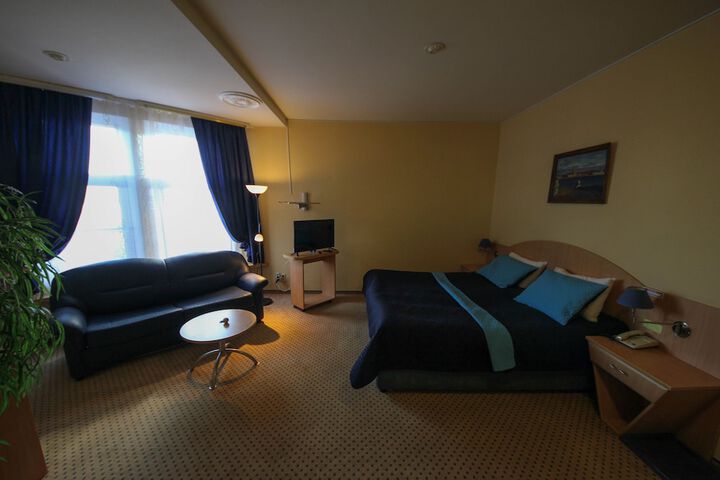 Room 32 of 72