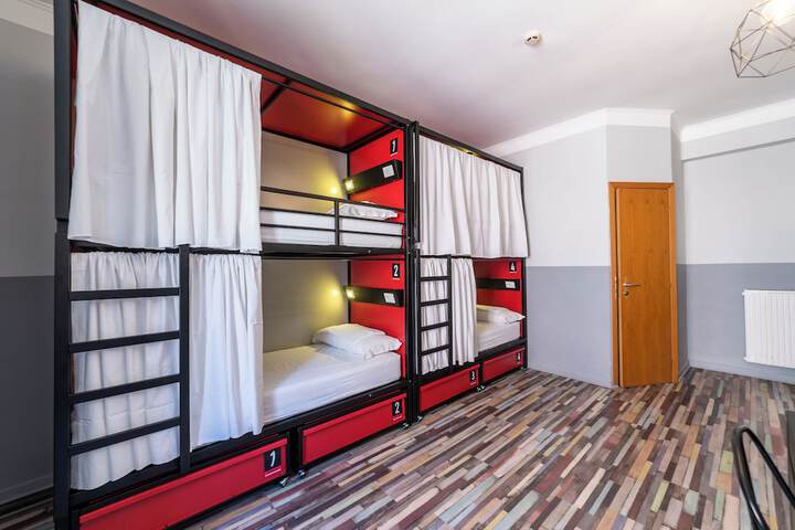 Room 6 of 82