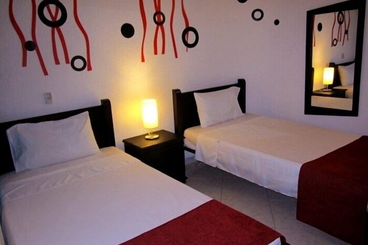 Room 8 of 13