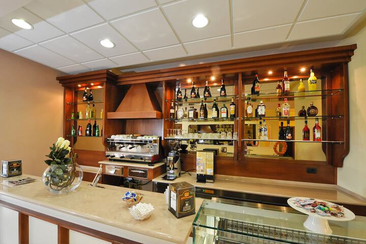 Lounge 90 of 119