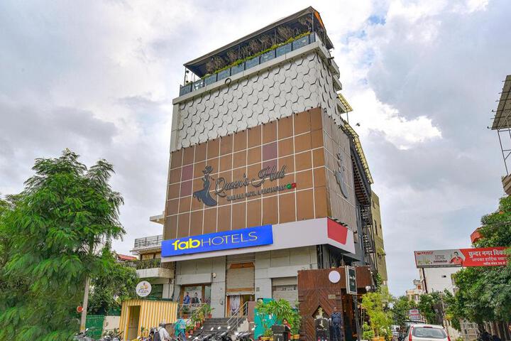 FabHotel Queens Hub