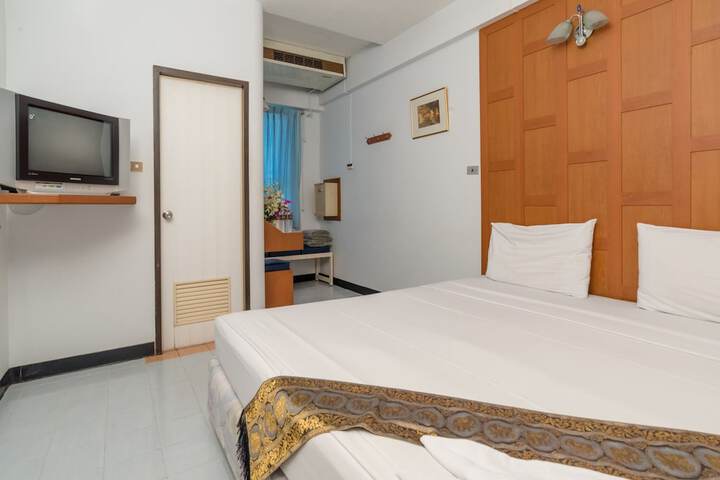 Room 5 of 42