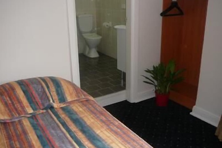 Room 30 of 47