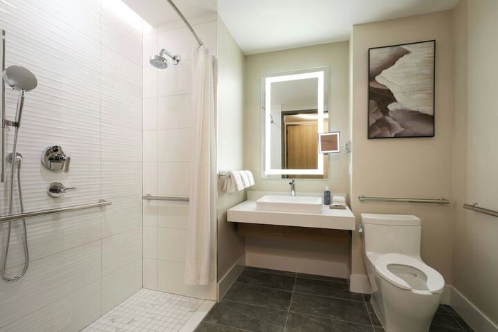 Room 18 of 24