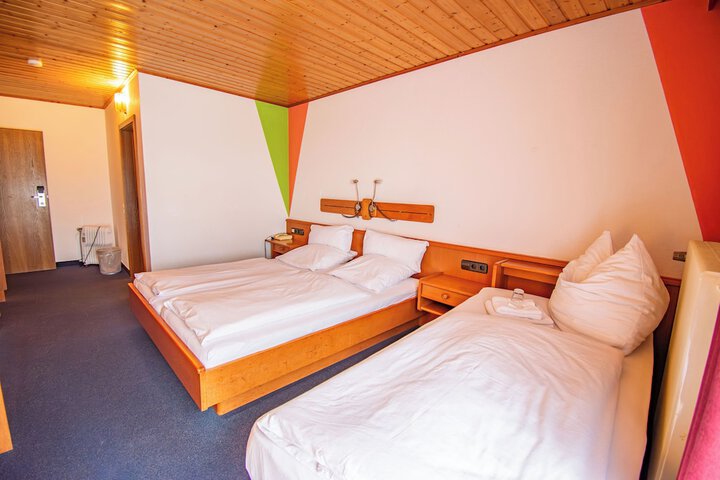Room 30 of 87