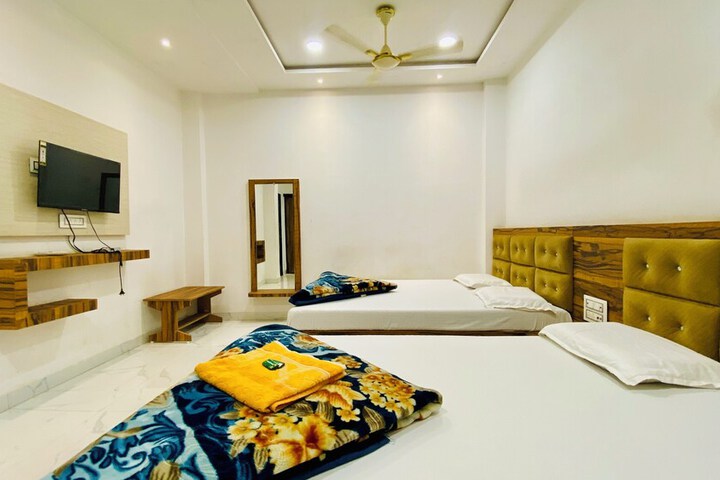 Room 10 of 30