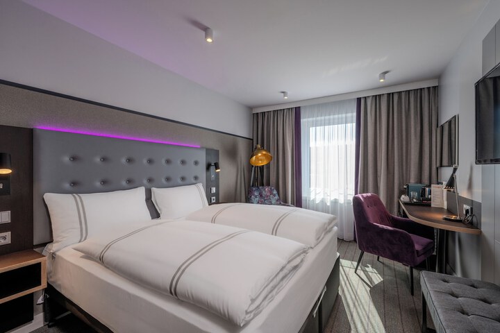 Room 33 of 79