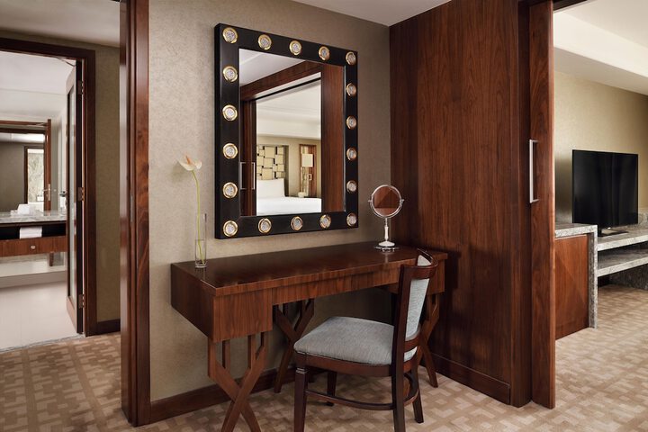 Room 17 of 180