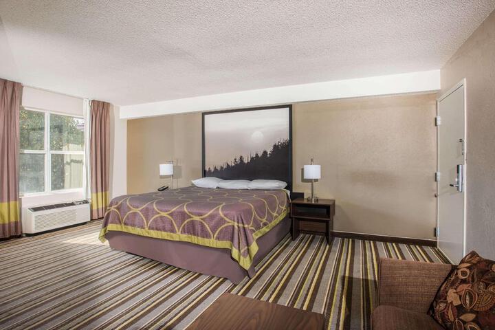 1 King Bed (3 of 6)