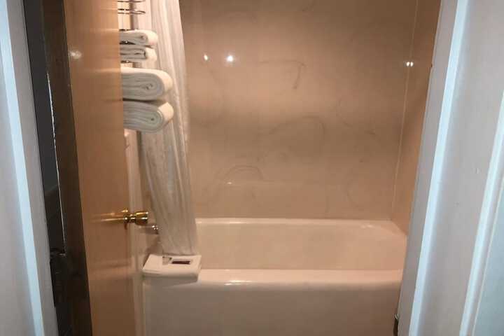 Room 8 of 12