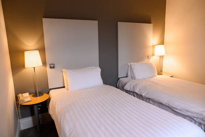 Room 25 of 54