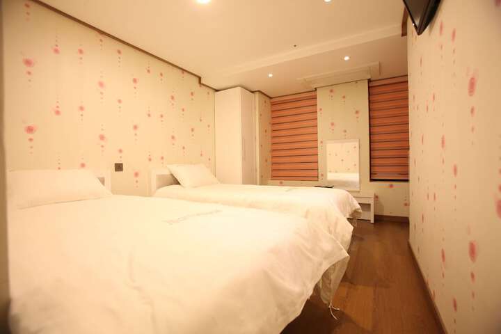 Room 9 of 46