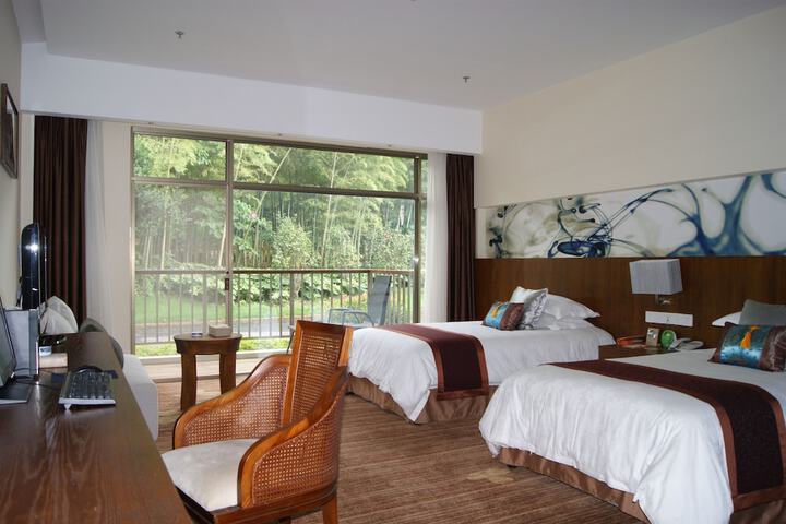 Room 4 of 68
