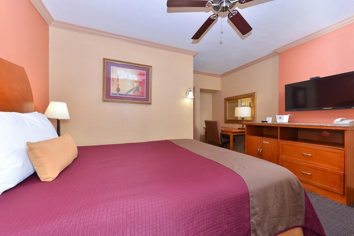 1 King Bed (7 of 10)