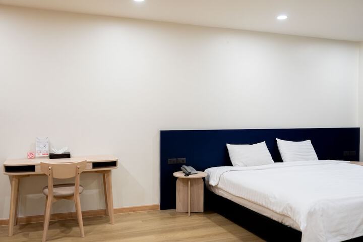 Room 33 of 64