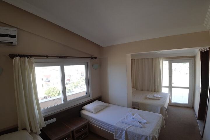 Room 5 of 27