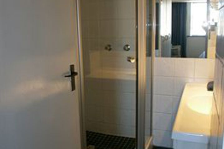 Room 2 of 101