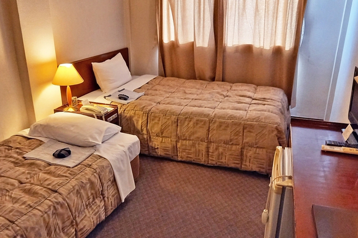 Room 2 of 6