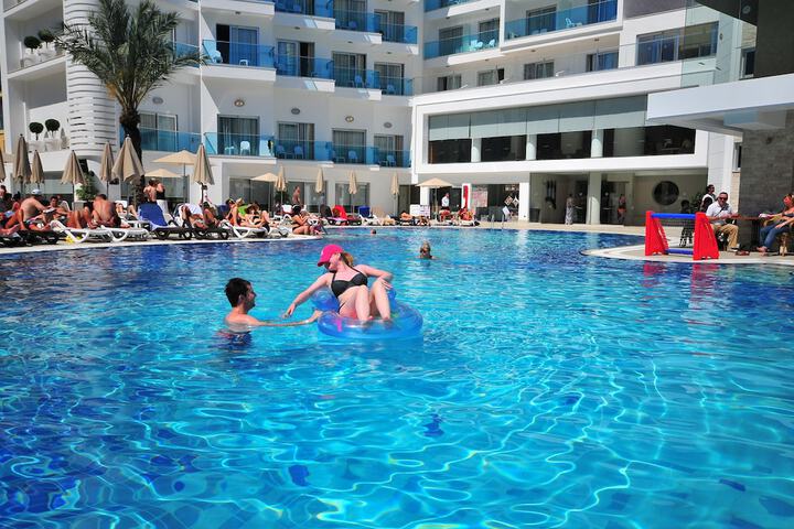 Hotel with Pool