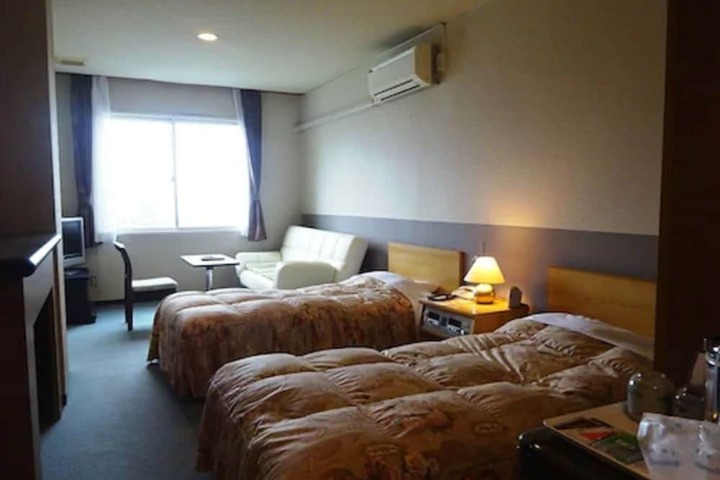 Room 6 of 27