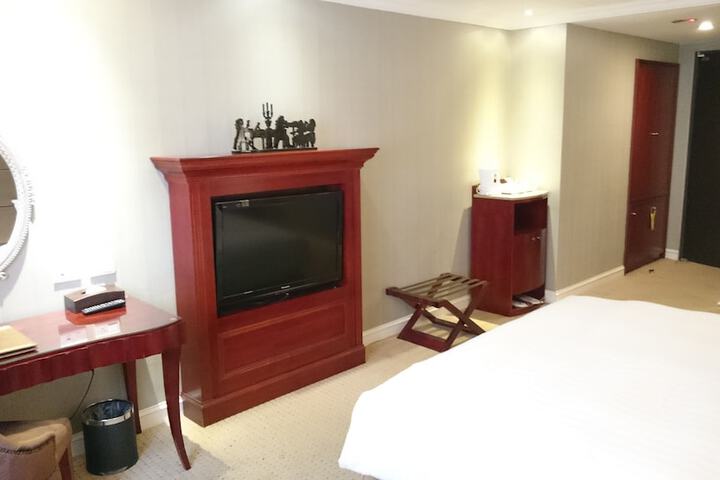 Room 27 of 56