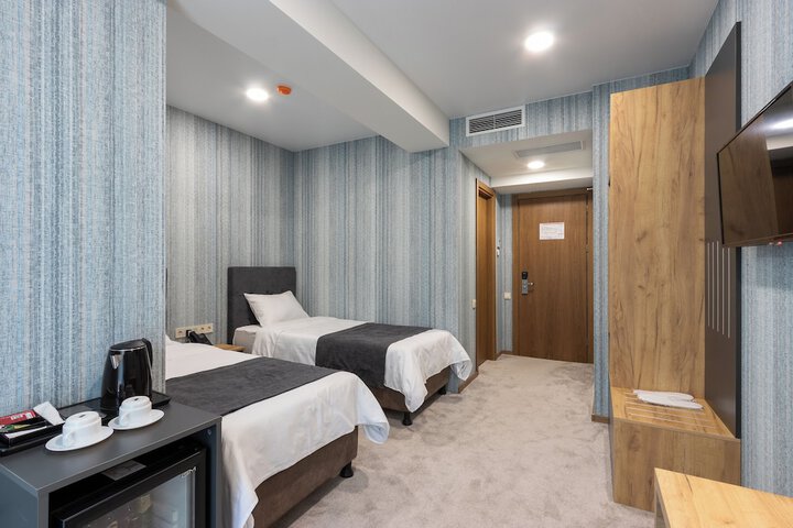 Room 3 of 70