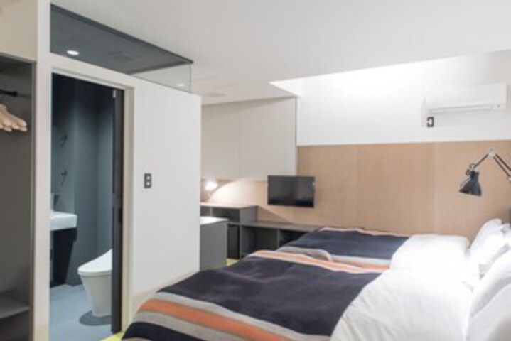 Room 180 of 214
