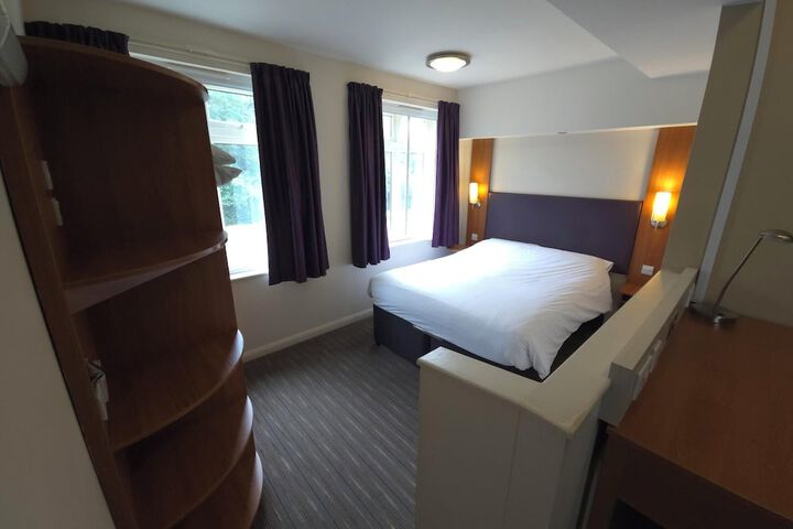 Room 2 of 16